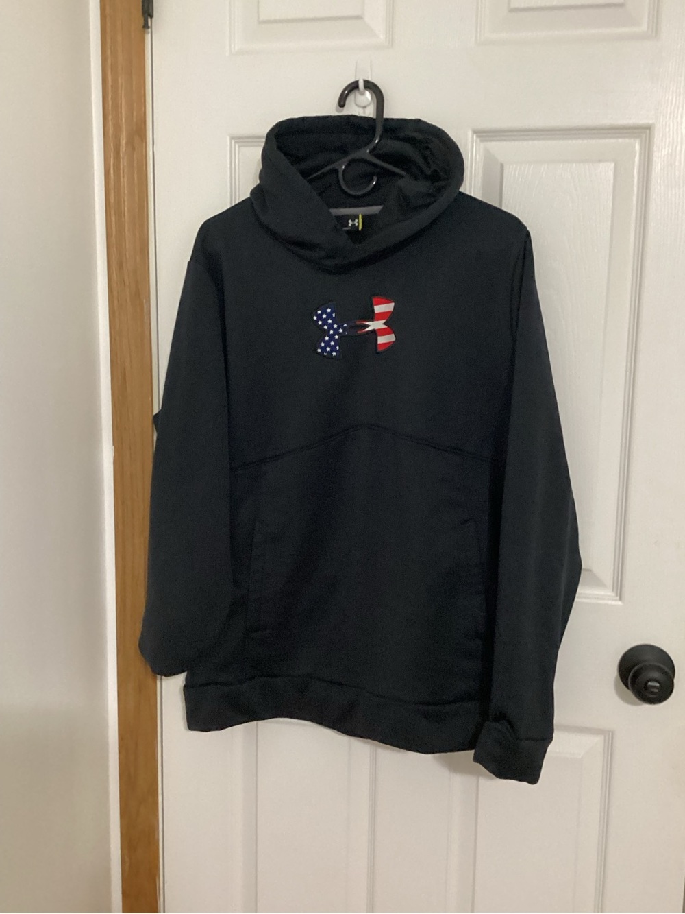 Under Armour Black Pullover Hoodie with American Flag Logo Large